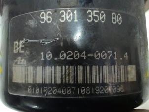 ABS Pumpe van een Peugeot 206 (2A/C/H/J/S) 1.4 XR,XS,XT,Gentry 1999
