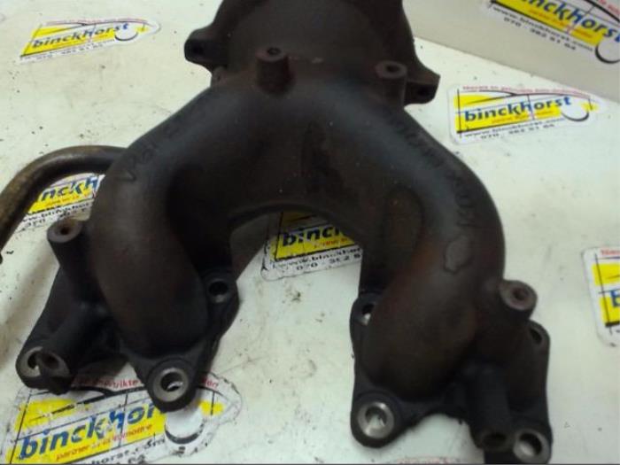 Exhaust manifold from a Nissan Almera (N16) 1.5 16V 2000