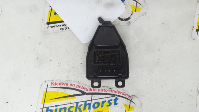 Interruptor de retrovisor de un Mazda 626 (GW19) 1.8i 16V 2001
