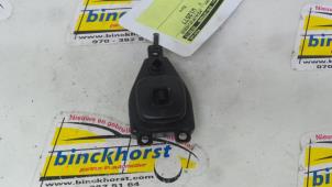 Usados Interruptor de retrovisor Mazda 626 (GW19) 1.8i 16V Precio € 10,50 Norma de margen ofrecido por Binckhorst BV