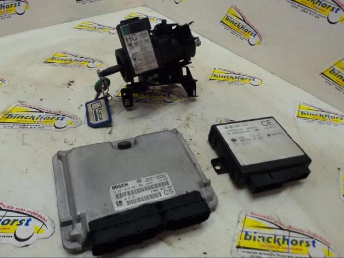 Used Ignition lock + computer Opel Zafira (F75) 2.0 DI 16V Price € 105,00 Margin scheme offered by Binckhorst BV