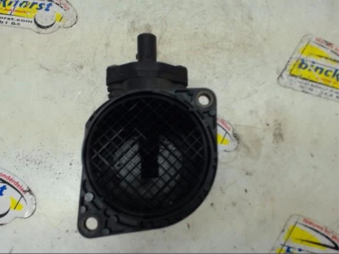 Luftflödesmätare från en Volkswagen Lupo (6X1) 1.2 TDI 3L 2000