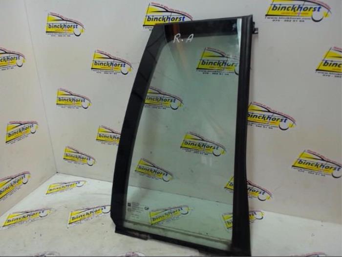 Usados Ventanilla triangular derecha detrás Opel Omega B Caravan (21/22/23) 3.2 V6 24V Precio € 31,50 Norma de margen ofrecido por Binckhorst BV