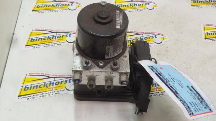 Usagé Bloc ABS Chevrolet Orlando (YYM/YYW) 1.8 16V VVT Prix € 183,75 Règlement à la marge proposé par Binckhorst BV