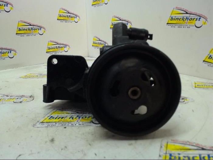 Usagé Pompe de direction Ford Fiesta 4 1.25 16V Prix € 42,00 Règlement à la marge proposé par Binckhorst BV