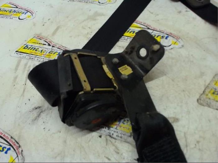 Rear seatbelt, left from a Ford Transit 2.5 Di Turbo 1998