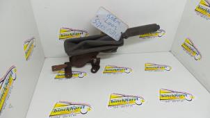 Używane Dzwignia hamulca postojowego Chevrolet Kalos (SF48) 1.2 Cena € 42,00 Procedura marży oferowane przez Binckhorst BV