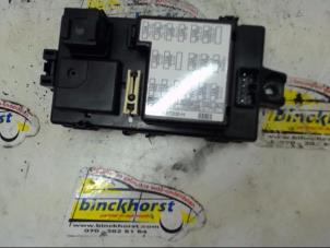 Używane Skrzynka bezpieczników Daihatsu Cuore (L251/271/276) 1.0 12V Cena € 36,75 Procedura marży oferowane przez Binckhorst BV