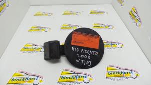 Usados Tapa de depósito Kia Picanto (BA) 1.1 12V Precio € 15,75 Norma de margen ofrecido por Binckhorst BV