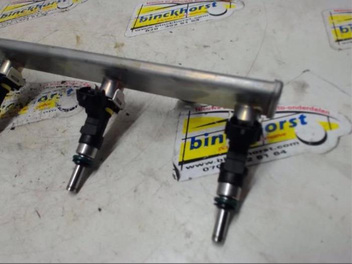 Fuel injector nozzle Mitsubishi Outlander 2.0 16V PHEV 4x4 - 4B11