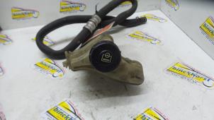 Used Power steering fluid reservoir Renault Clio II (BB/CB) 1.4 16V Si Price € 15,75 Margin scheme offered by Binckhorst BV