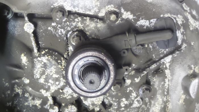 Getriebe van een Nissan Micra (K12) 1.0 16V 2004
