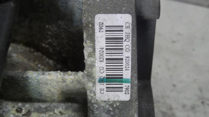 Getriebe van een Nissan Micra (K12) 1.0 16V 2004