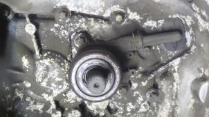 Getriebe van een Nissan Micra (K12) 1.0 16V 2004