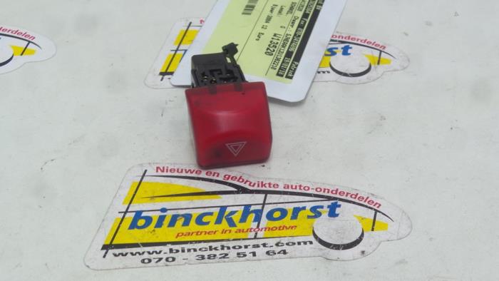 Panic lighting switch from a Nissan Micra (K12) 1.0 16V 2004