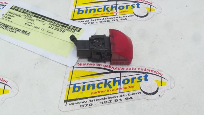 Panic lighting switch from a Nissan Micra (K12) 1.0 16V 2004