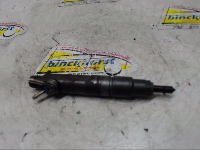 Usagé Injecteurs Volkswagen Transporter/Caravelle T4 2.5 TDI Prix € 68,25 Règlement à la marge proposé par Binckhorst BV