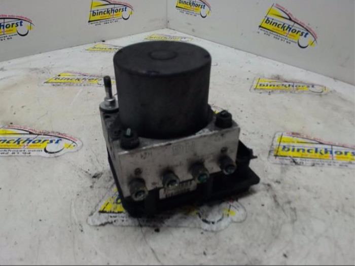 ABS Pumpe van een Opel Combo (Corsa C) 1.3 CDTI 16V 2007