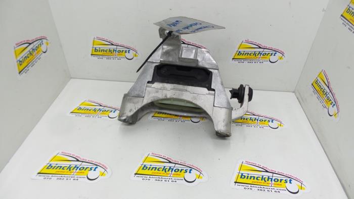 Engine mount from a Daewoo Orlando (YYM/YYW) 1.8 16V VVT 2011