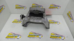 Engine mount from a Daewoo Orlando (YYM/YYW) 1.8 16V VVT 2011