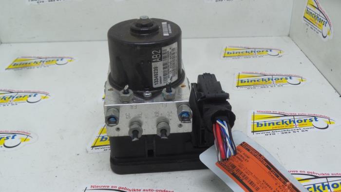 Usagé Bloc ABS Chevrolet Orlando (YYM/YYW) 1.8 16V VVT Prix € 183,75 Règlement à la marge proposé par Binckhorst BV