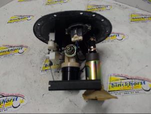 Usados Bomba eléctrica de combustible Toyota Avensis (T22) 1.6 16V Precio € 42,00 Norma de margen ofrecido por Binckhorst BV