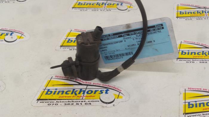 Używane Pompa spryskiwacza tyl Daewoo Lanos (TA/TF08/48/86) 1.5 Cena € 15,75 Procedura marży oferowane przez Binckhorst BV