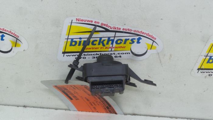 Używane Przelacznik lusterka Chevrolet Orlando (YYM/YYW) 2.0 D 16V Cena € 21,00 Procedura marży oferowane przez Binckhorst BV