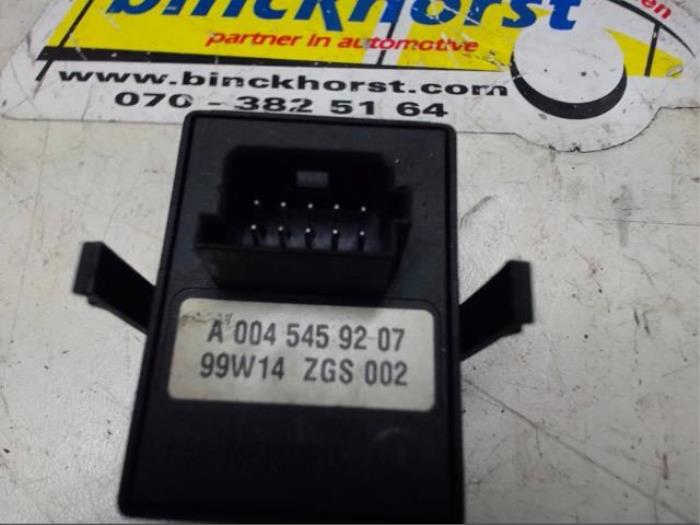 Mirror switch from a Mercedes-Benz Vito (638.0) 2.2 CDI 112 16V 1999