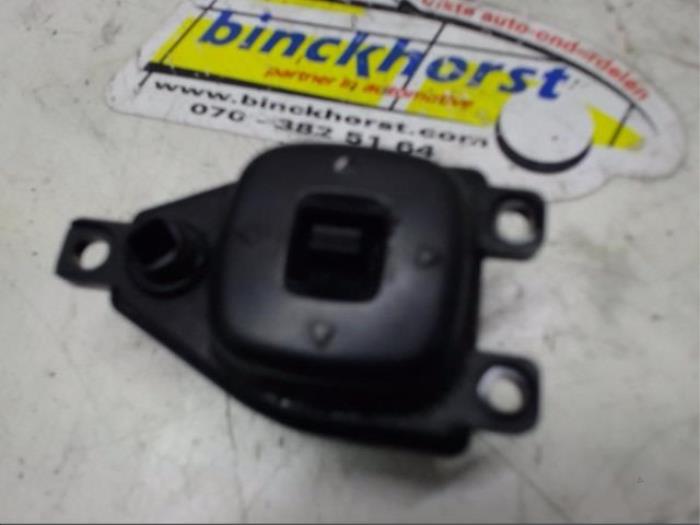 Używane Przelacznik lusterka Mazda 626 (GF14) 1.8i 16V Cena € 10,50 Procedura marży oferowane przez Binckhorst BV