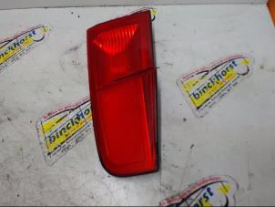 Usados Reflector del portón trasero izquierda Fiat Punto II (188) 1.4 16V Precio € 10,50 Norma de margen ofrecido por Binckhorst BV