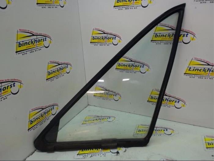 Usados Ventanilla triangular izquierda delante Mazda MX-5 (NB18/35/8C) 1.6i 16V Precio € 36,75 Norma de margen ofrecido por Binckhorst BV