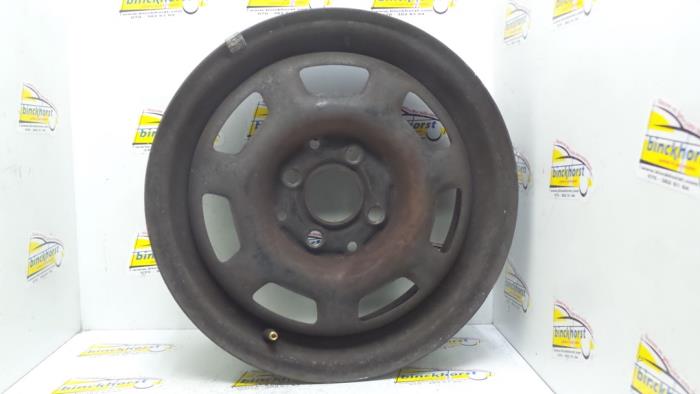 Wheel from a Volkswagen Polo Variant (6KV5) 1.4 60 1999
