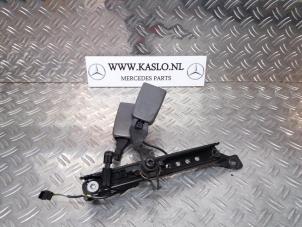 Used Rear seatbelt buckle, right Mercedes S (W221) 3.0 S-320 CDI 24V Price on request offered by kaslo auto parts