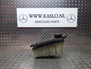 Usados Vaso de expansión Mercedes S (W220) 4.3 S-430 V8 24V Precio € 25,00 Norma de margen ofrecido por kaslo auto parts
