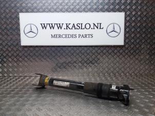 Gebrauchte Stoßdämpfer rechts hinten Mercedes R (W251) 3.0 320 CDI 24V 4-Matic Preis auf Anfrage angeboten von kaslo auto parts