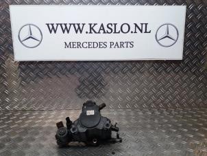 Usagé Pompe diesel Mercedes C (W204) 2.2 C-200 CDI 16V Prix € 175,00 Règlement à la marge proposé par kaslo auto parts