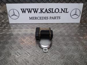 Usados Cinturón de seguridad derecha detrás Mercedes SL (R230) 5.0 SL-500 V8 24V Precio de solicitud ofrecido por kaslo auto parts