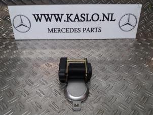 Used Rear seatbelt, left Mercedes SL (R230) 5.0 SL-500 V8 24V Price on request offered by kaslo auto parts