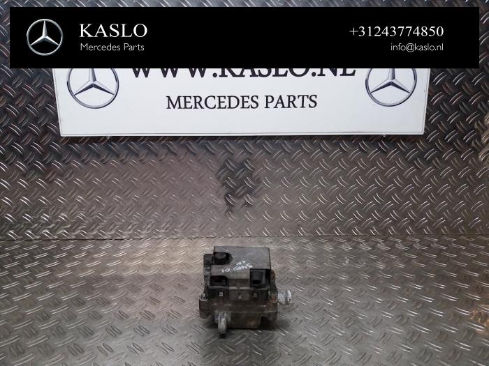 Begagnade Vattenpump Mercedes S (W220) 3.2 S-320 CDI Pris på förfrågan erbjuds av kaslo auto parts