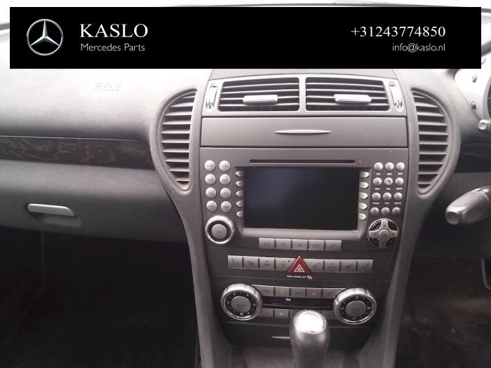 Begagnade Innerdisplay Mercedes SLK (R171) 3.5 350 V6 24V Pris på förfrågan erbjuds av kaslo auto parts