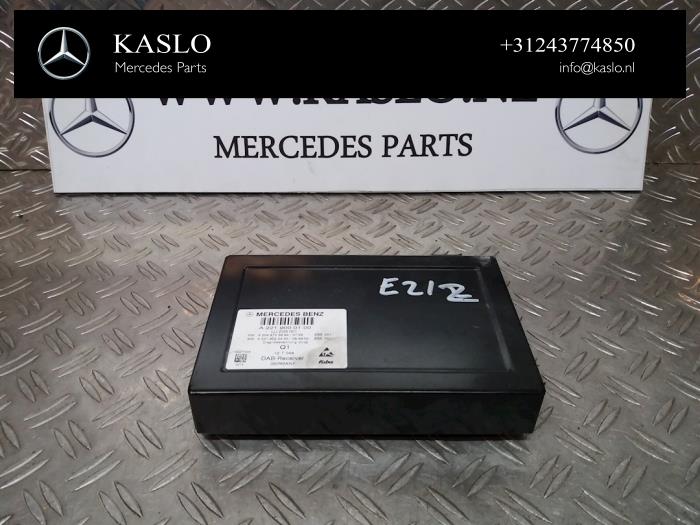 Używane Radio Mercedes E Estate (S212) E-220 CDI 16V BlueEfficiency Cena € 75,00 Procedura marży oferowane przez kaslo auto parts