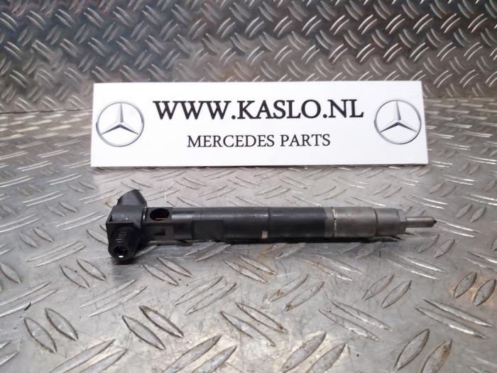 Injector (diesel) from a Mercedes-Benz C Estate (S204) 2.2 C-200 CDI 16V BlueEFFICIENCY 2010