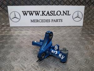 Used Front door hinge, right Mercedes B (W246,242) 1.8 B-180 CDI BlueEFFICIENCY 16V Price € 50,00 Margin scheme offered by kaslo auto parts