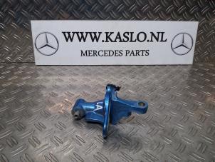 Used Rear door hinge, left Mercedes B (W246,242) 1.8 B-180 CDI BlueEFFICIENCY 16V Price € 50,00 Margin scheme offered by kaslo auto parts