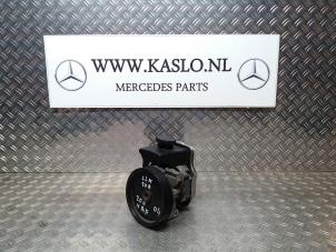 Usados Bomba de dirección asistida Mercedes CLK (W209) 1.8 200K 16V Precio € 100,00 Norma de margen ofrecido por kaslo auto parts