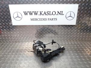 Gebrauchte Türschlossmechanik 2-türig rechts Mercedes E (C207) E-350 CDI V6 24V Preis auf Anfrage angeboten von kaslo auto parts