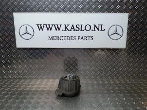 Używane Wspornik silnika Mercedes E (C207) E-350 CDI V6 24V Cena na żądanie oferowane przez kaslo auto parts
