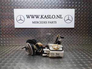 Used Electric fuel pump Mercedes CLK (W209) 1.8 200K 16V Price on request offered by kaslo auto parts