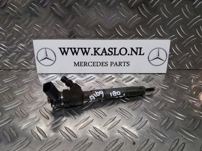Injector (diesel) from a Mercedes-Benz A (W169) 2.0 A-180 CDI 16V 2007